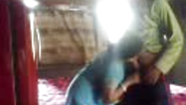 மிளகுத்தூள் லத்தீன் மண்வெட்டி கடினமான ஆண்குறிக்கு ஒரு தலைகீழ் கௌகர்ல் சவாரி கொடுக்கிறது