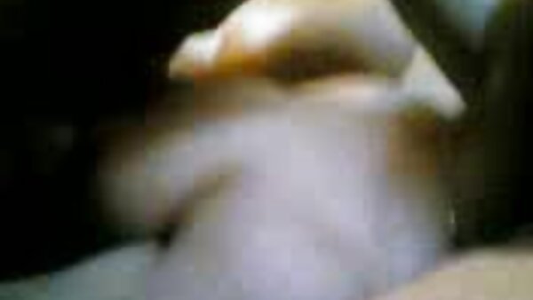 ஓவர்செக்ஸ் குழந்தை கிளியோ வாலண்டியன் அலுவலகத்தில் அவளது புண்டை நக்குகிறது